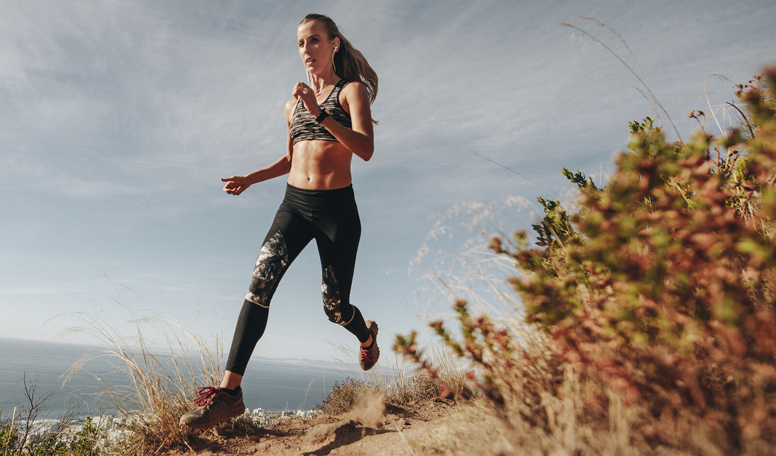 8 Best Running Clothes For Girls For 2023