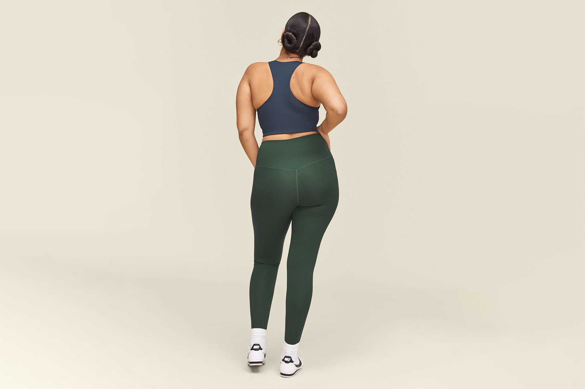 Best Workout Clothes For Women Who Have Love Handles